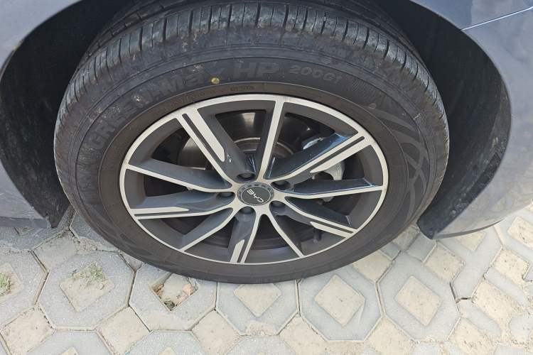 Used BYD Seal 06 New Energy 2024 DM-i 80KM Prestige Model Right Front Wheel Hub