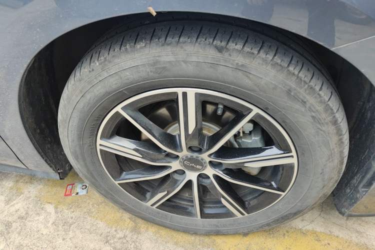 Used BYD Seal 06 New Energy 2024 DM-i 120KM Prestige Model Right Front Wheel Hub