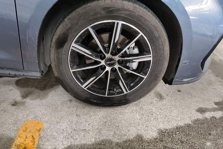 Used BYD Seal 06 New Energy 2024 DM-i 80KM Prestige Model Right Front Wheel Hub