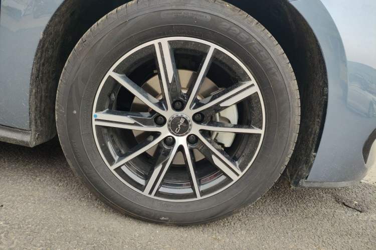 Used BYD Seal 06 New Energy 2024 DM-i 120KM Prestige Model Right Front Wheel Hub