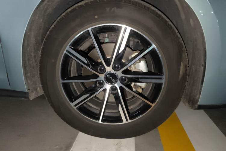 Used BYD Seal 06 New Energy 2024 DM-i 80KM Luxury Model Right Front Wheel Hub