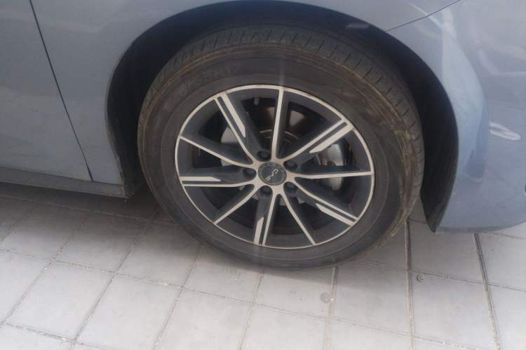 Used BYD Seal 06 New Energy 2024 DM-i 80KM Prestige Model Right Front Wheel Hub
