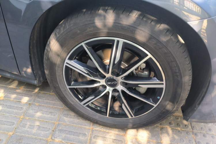Used BYD Seal 06 New Energy 2024 DM-i 120KM Prestige Model Right Front Wheel Hub