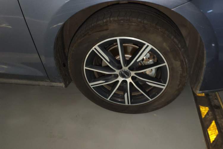 Used BYD Seal 06 New Energy 2024 DM-i 80KM Prestige Model Right Front Wheel Hub
