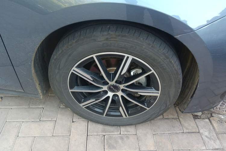 Used BYD Seal 06 New Energy 2024 DM-i 120KM Prestige Model Right Front Wheel Hub