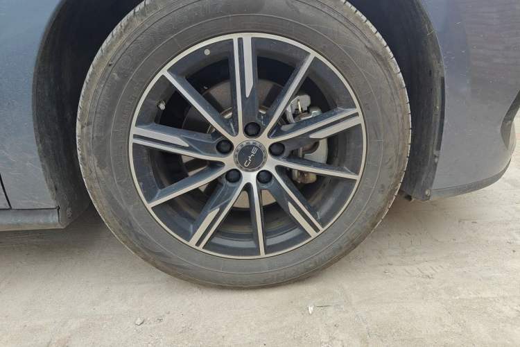 Used BYD Seal 06 New Energy 2024 DM-i 80KM Prestige Model Right Front Wheel Hub