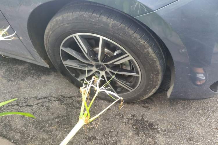 Used BYD Seal 06 New Energy 2024 DM-i 80KM Prestige Model Right Front Wheel Hub