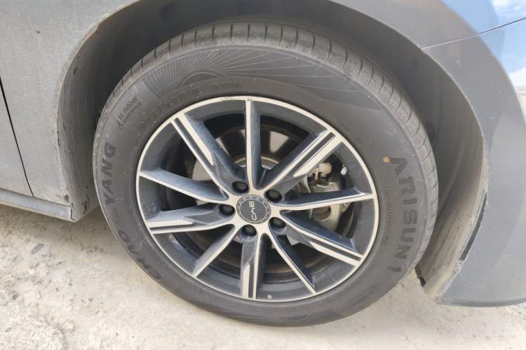Used BYD Seal 06 New Energy 2024 DM-i 120KM Prestige Model Right Front Wheel Hub