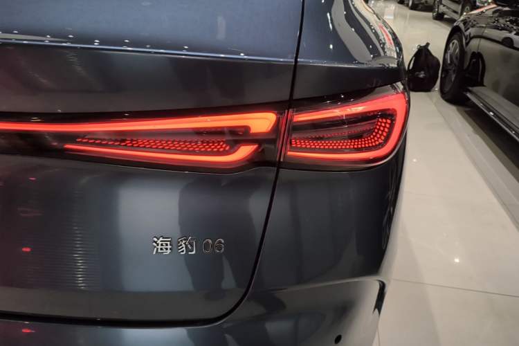 Used BYD Seal 06 New Energy 2024 DM-i 80KM Prestige Model Right Rear Taillight