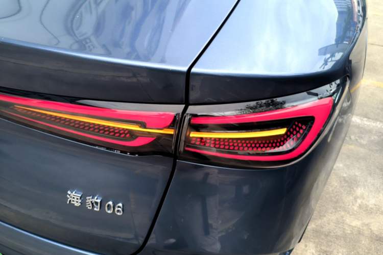 Used BYD Seal 06 New Energy 2024 DM-i 80KM Prestige Model Right Rear Taillight