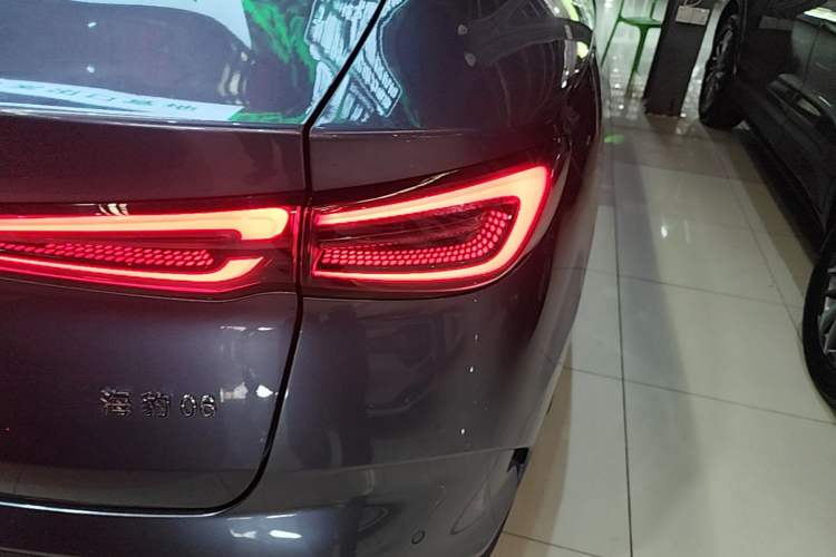 Used BYD Seal 06 New Energy 2024 DM-i 120KM Prestige Model Right Rear Taillight