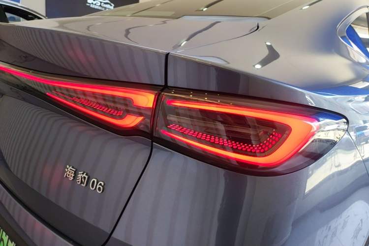 Used BYD Seal 06 New Energy 2024 DM-i 80KM Prestige Model Right Rear Taillight