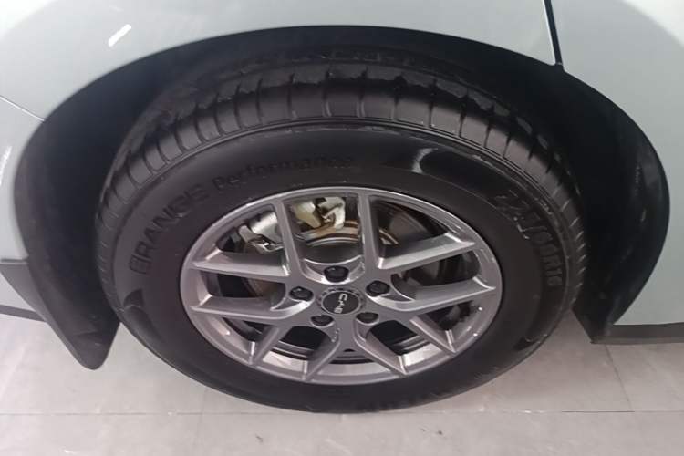 Used BYD Seal 06 New Energy 2024 DM-i 80KM Luxury Model Right Rear Wheel Hub