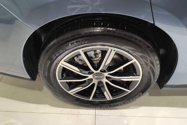 Used BYD Seal 06 New Energy 2024 DM-i 80KM Prestige Model Right Rear Wheel Hub