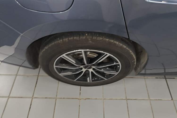 Used BYD Seal 06 New Energy 2024 DM-i 120KM Luxury Model Right Rear Wheel Hub