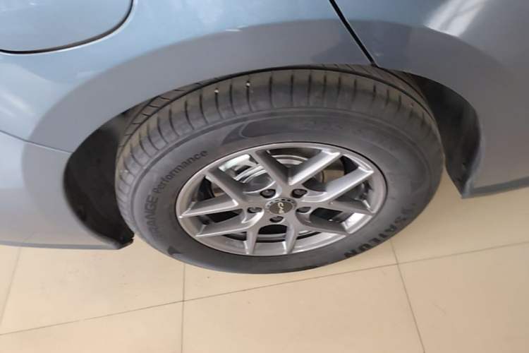 Used BYD Seal 06 New Energy 2024 DM-i 80KM Prestige Model Right Rear Wheel Hub