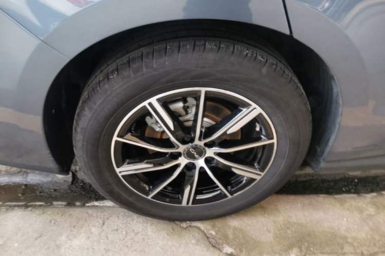 Used BYD Seal 06 New Energy 2024 DM-i 80KM Prestige Model Right Rear Wheel Hub