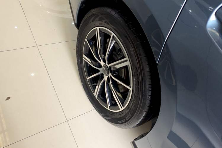 Used BYD Seal 06 New Energy 2024 DM-i 120KM Luxury Model Right Rear Wheel Hub