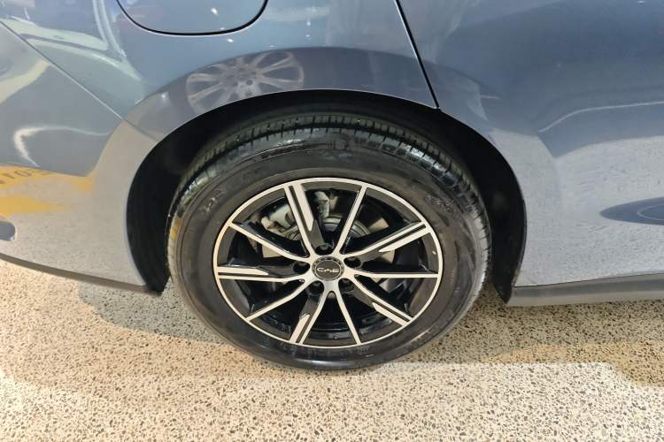 Used BYD Seal 06 New Energy 2024 DM-i 120KM Prestige Model Right Rear Wheel Hub