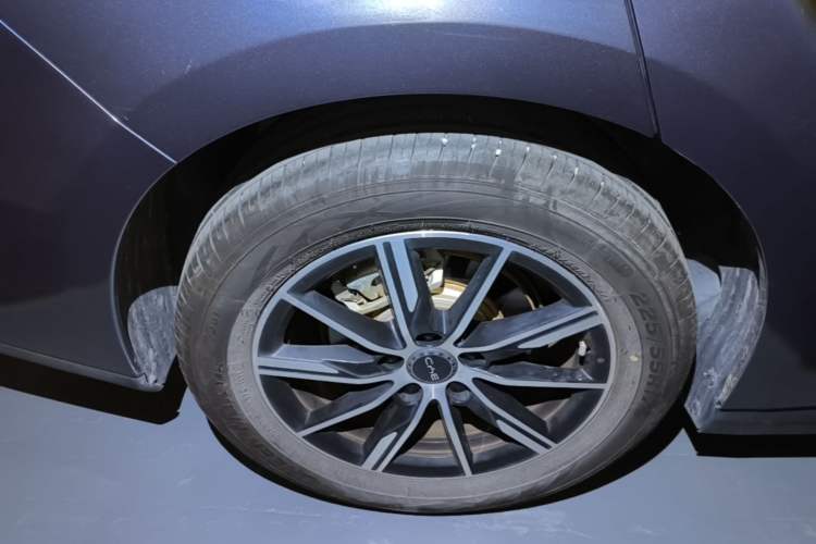 Used BYD Seal 06 New Energy 2024 DM-i 80KM Prestige Model Right Rear Wheel Hub