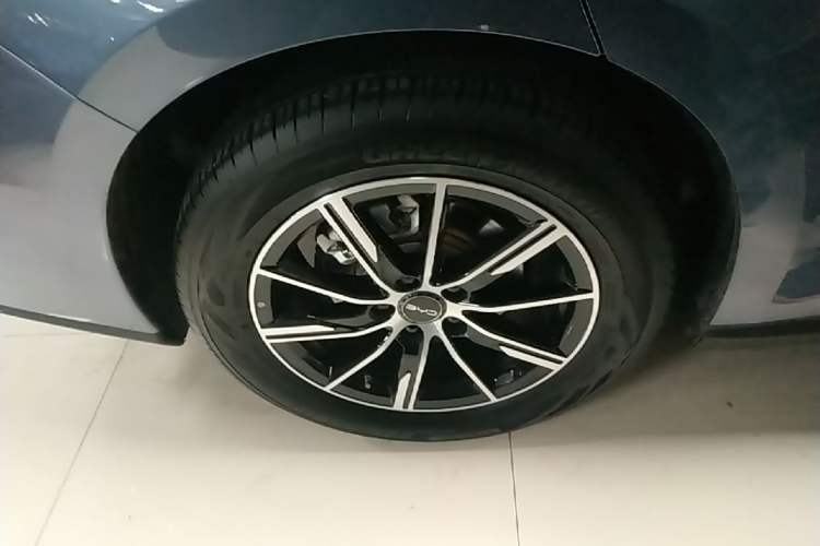 Used BYD Seal 06 New Energy 2024 DM-i 80KM Prestige Model Right Rear Wheel Hub
