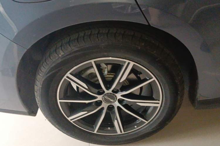 Used BYD Seal 06 New Energy 2024 DM-i 80KM Prestige Model Right Rear Wheel Hub