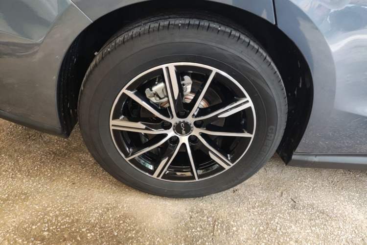 Used BYD Seal 06 New Energy 2024 DM-i 120KM Prestige Model Right Rear Wheel Hub