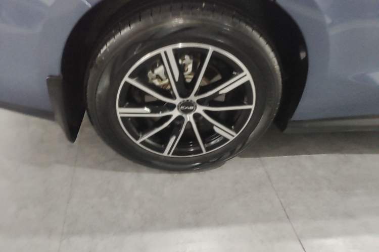Used BYD Seal 06 New Energy 2024 DM-i 120KM Prestige Model Right Rear Wheel Hub