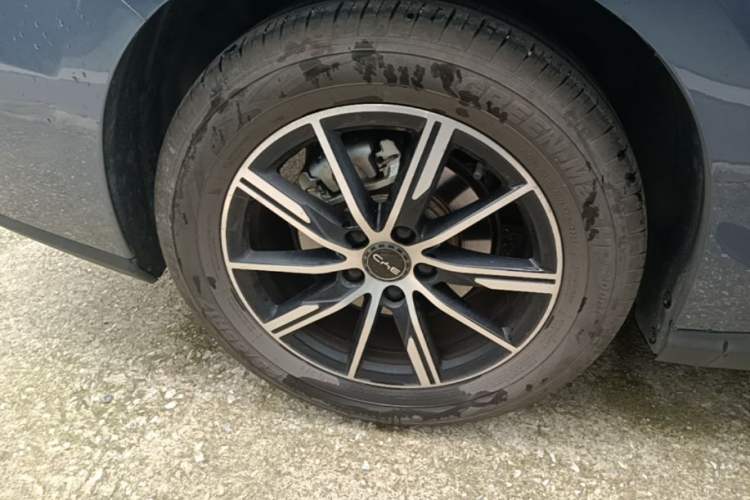 Used BYD Seal 06 New Energy 2024 DM-i 120KM Luxury Model Right Rear Wheel Hub