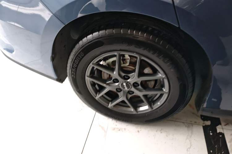Used BYD Seal 06 New Energy 2024 DM-i 80KM Luxury Model Right Rear Wheel Hub