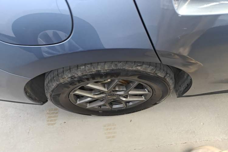 Used BYD Seal 06 New Energy 2024 DM-i 80KM Luxury Model Right Rear Wheel Hub