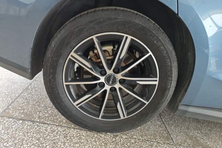 Used BYD Seal 06 New Energy 2024 DM-i 80KM Prestige Model Right Rear Wheel Hub