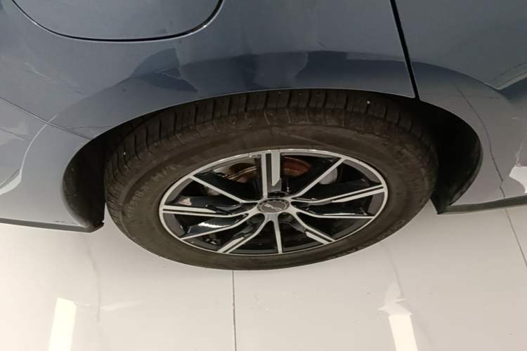 Used BYD Seal 06 New Energy 2024 DM-i 80KM Prestige Model Right Rear Wheel Hub