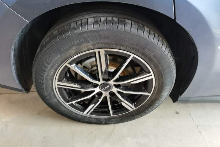 Used BYD Seal 06 New Energy 2024 DM-i 80KM Prestige Model Right Rear Wheel Hub
