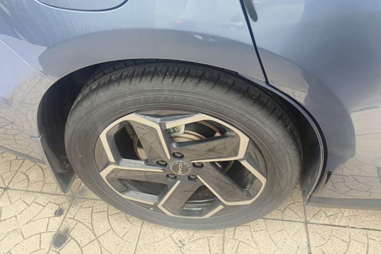 Used BYD Seal 06 New Energy 2024 DM-i 120KM Flagship Model Right Rear Wheel Hub