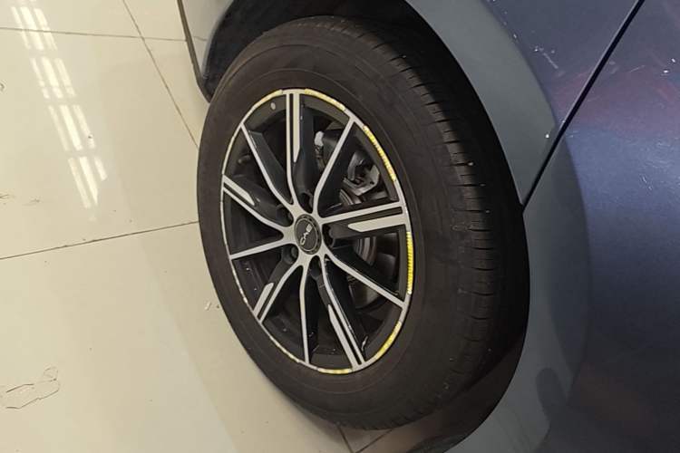 Used BYD Seal 06 New Energy 2024 DM-i 120KM Luxury Model Right Rear Wheel Hub