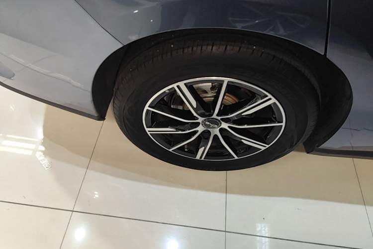 Used BYD Seal 06 New Energy 2024 DM-i 120KM Prestige Model Right Rear Wheel Hub