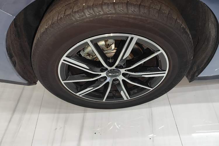 Used BYD Seal 06 New Energy 2024 DM-i 80KM Prestige Model Right Rear Wheel Hub