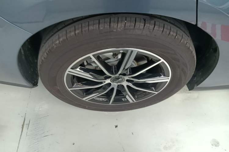 Used BYD Seal 06 New Energy 2024 DM-i 120KM Prestige Model Right Rear Wheel Hub