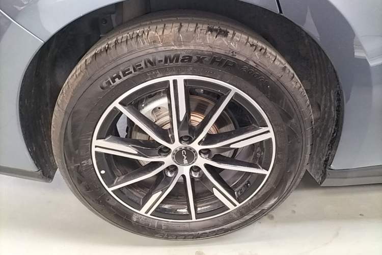 Used BYD Seal 06 New Energy 2024 DM-i 120KM Prestige Model Right Rear Wheel Hub