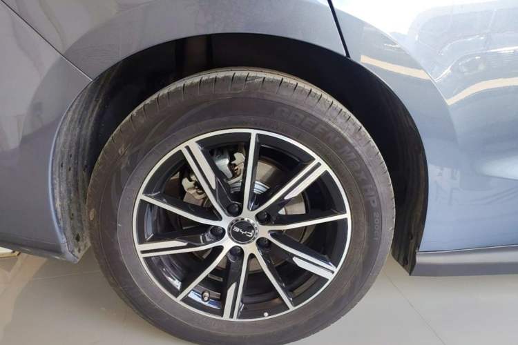 Used BYD Seal 06 New Energy 2024 DM-i 80KM Prestige Model Right Rear Wheel Hub