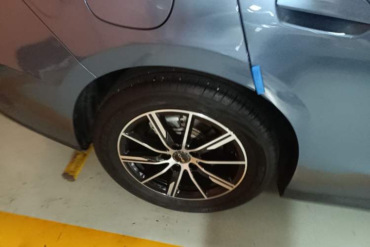 Used BYD Seal 06 New Energy 2024 DM-i 120KM Luxury Model Right Rear Wheel Hub