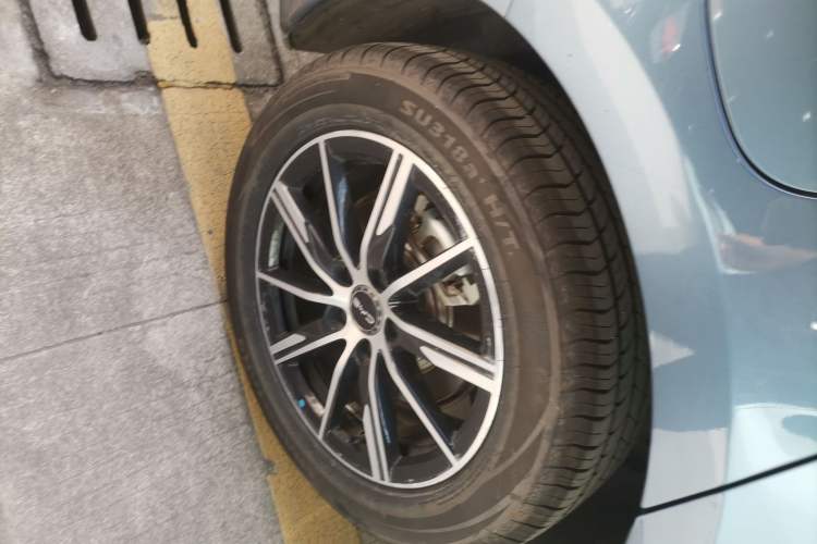 Used BYD Seal 06 New Energy 2024 DM-i 120KM Prestige Model Right Rear Wheel Hub