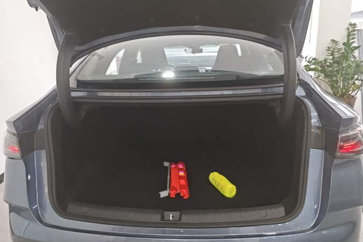 Used BYD Seal 06 New Energy 2024 DM-i 80KM Prestige Model Trunk