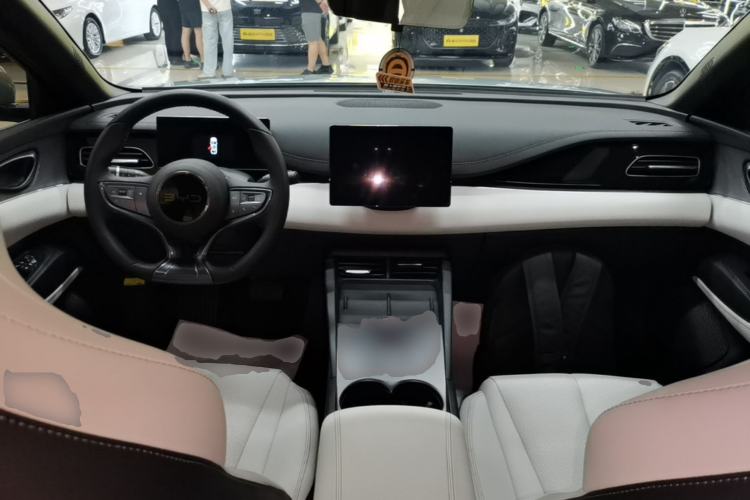 Used BYD Seal 06 New Energy 2024 DM-i 80KM Luxury Model Center Console