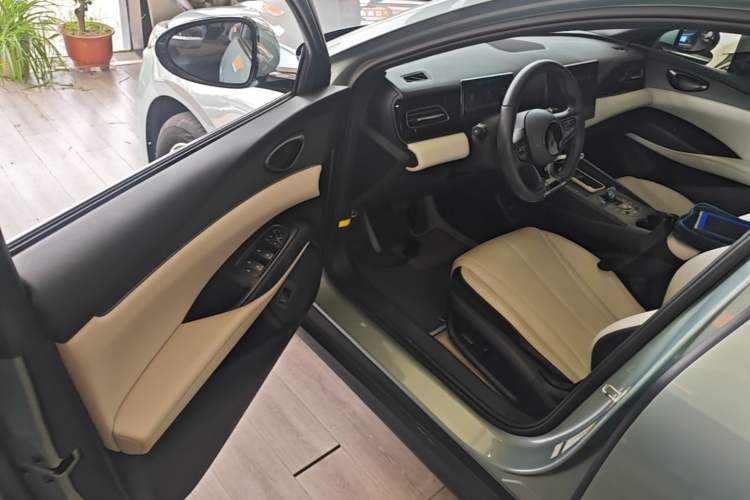 Used BYD Seal 06 New Energy 2024 DM-i 120KM Prestige Model Driver Seat