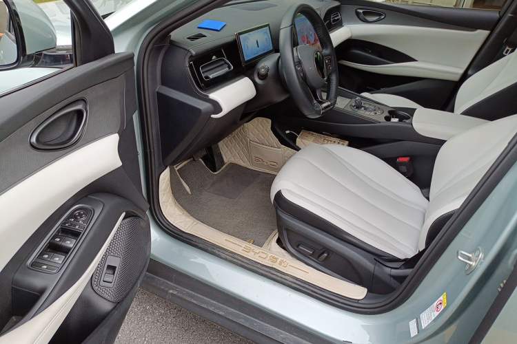 Used BYD Seal 06 New Energy 2024 DM-i 80KM Prestige Model Driver Seat