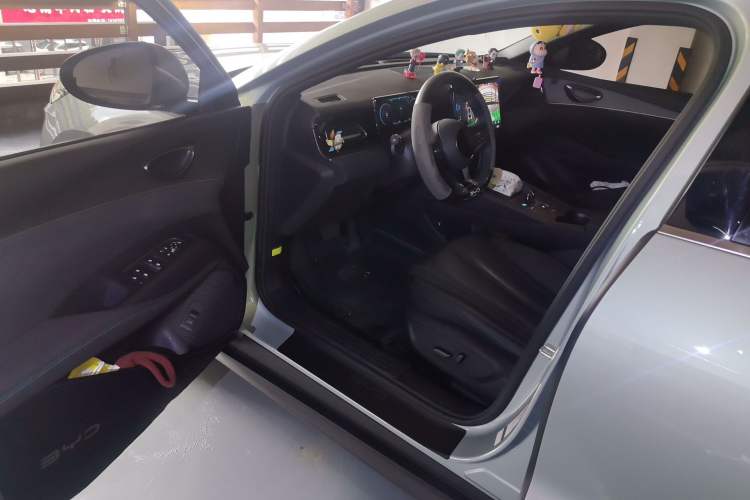 Used BYD Seal 06 New Energy 2024 DM-i 120KM Luxury Model Driver Seat