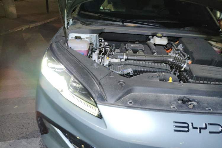 Used BYD Seal 06 New Energy 2024 DM-i 120KM Luxury Model Engine Bay Right