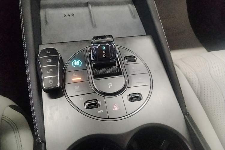 Used BYD Seal 06 New Energy 2024 DM-i 120KM Flagship Model Gear Lever